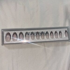 Sheer Fixation static nails ( reusable pop-on manicures)